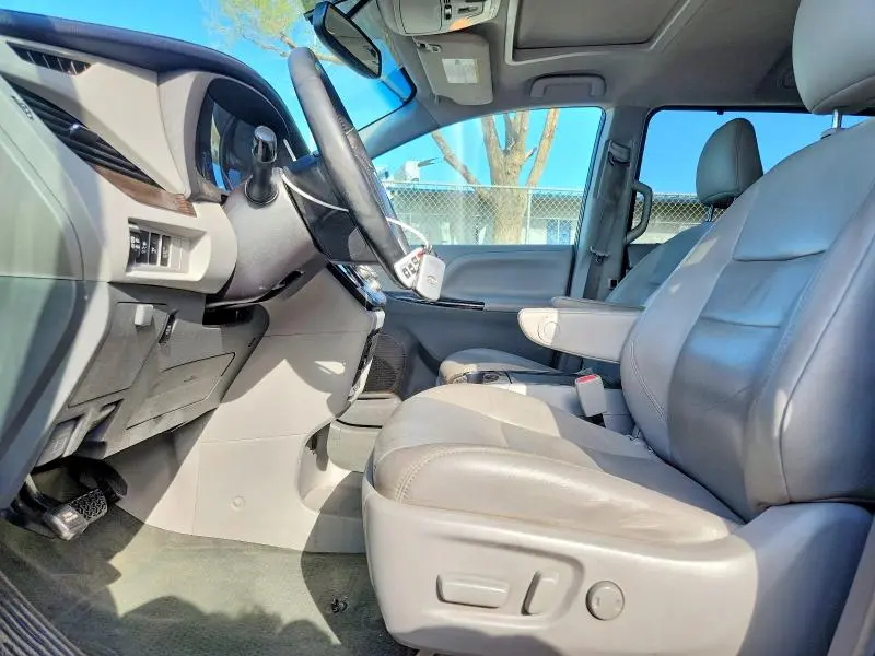 2015 TOYOTA SIENNA XLE 8-PASSENGER  