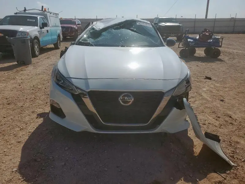 2019 NISSAN ALTIMA SR  