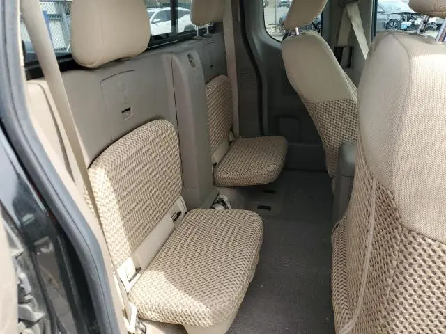2015 NISSAN FRONTIER SV  