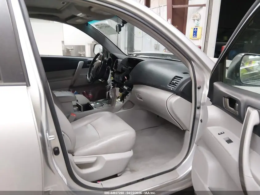 2010 TOYOTA HIGHLANDER SE V6