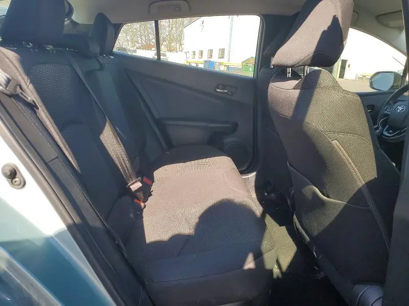 2021 TOYOTA PRIUS LE  