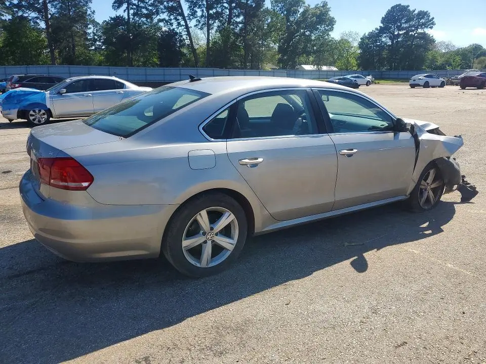 2013 VOLKSWAGEN PASSAT SE  