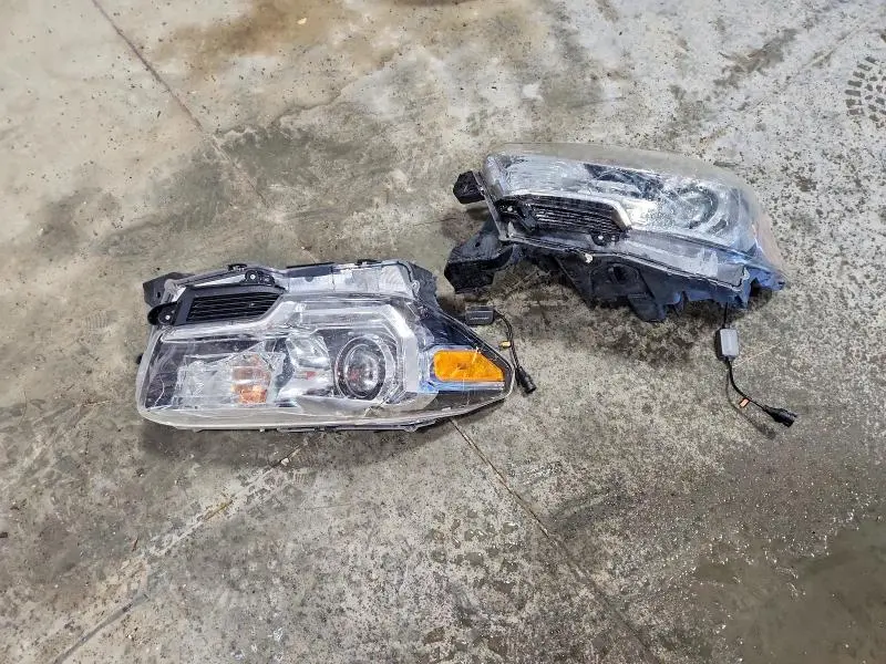 2020 TOYOTA TACOMA SR V6  