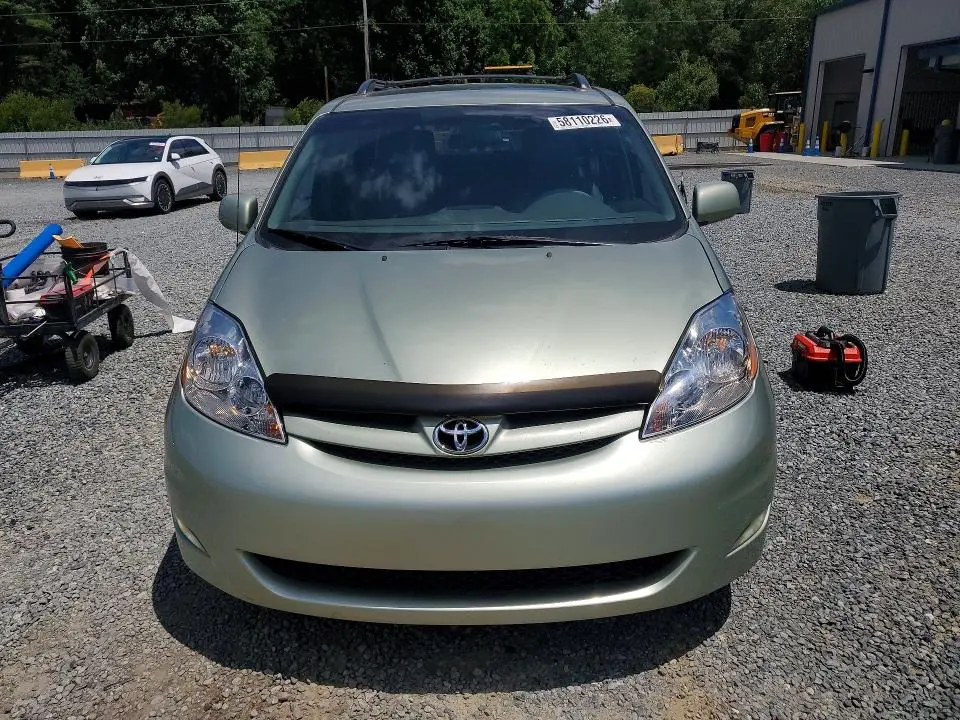 2010 TOYOTA SIENNA XLE  