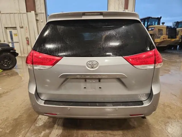 2014 TOYOTA SIENNA XLE  