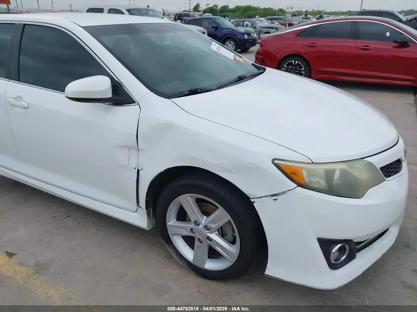 2014 TOYOTA CAMRY SE