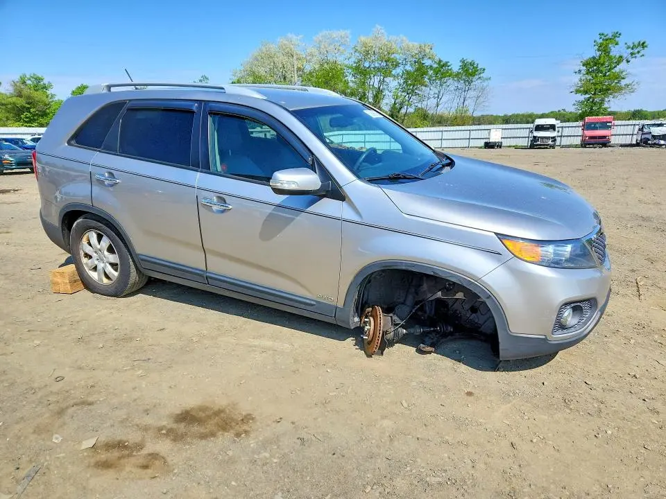 2013 KIA SORENTO LX  