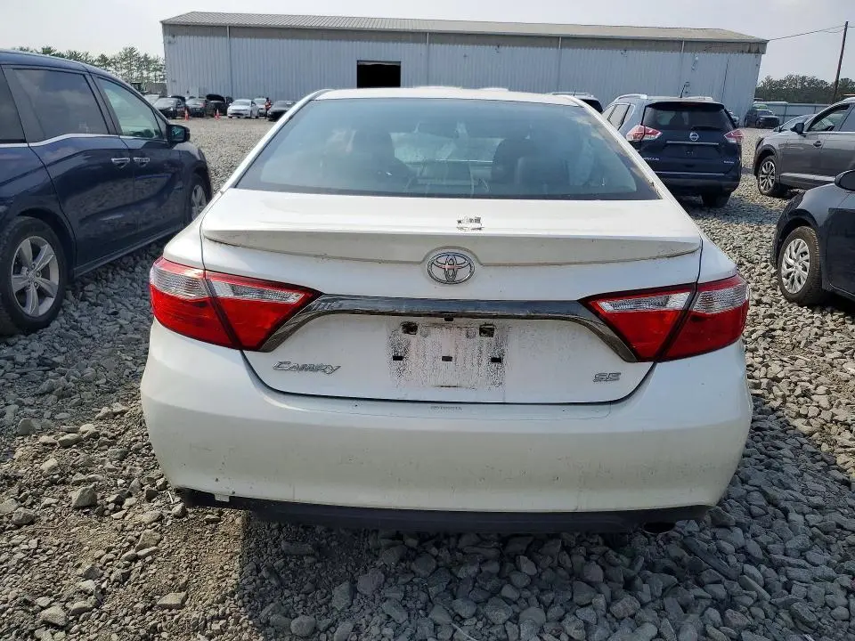 2016 TOYOTA CAMRY SE  