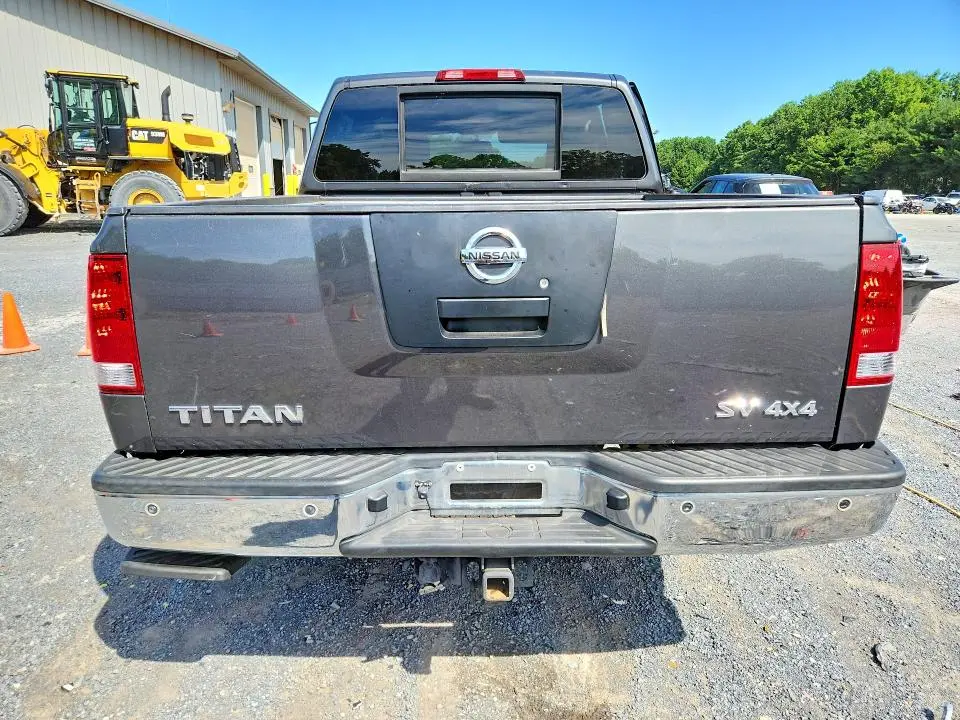 2011 NISSAN TITAN SV  