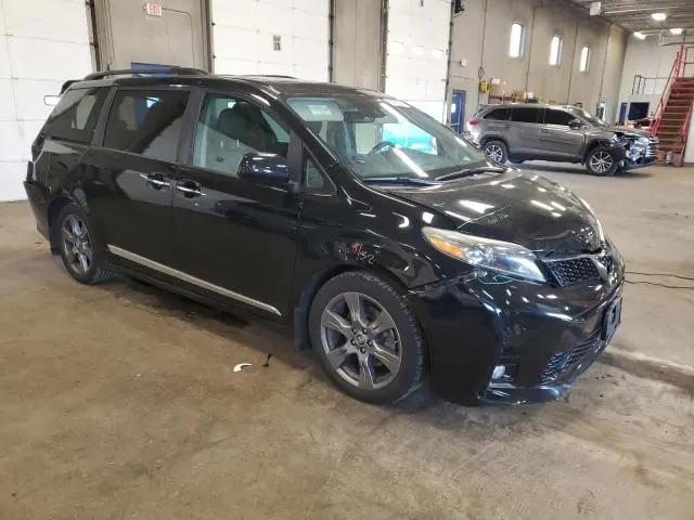 2018 TOYOTA SIENNA SE  