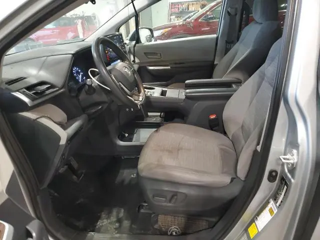 2021 TOYOTA SIENNA LE  