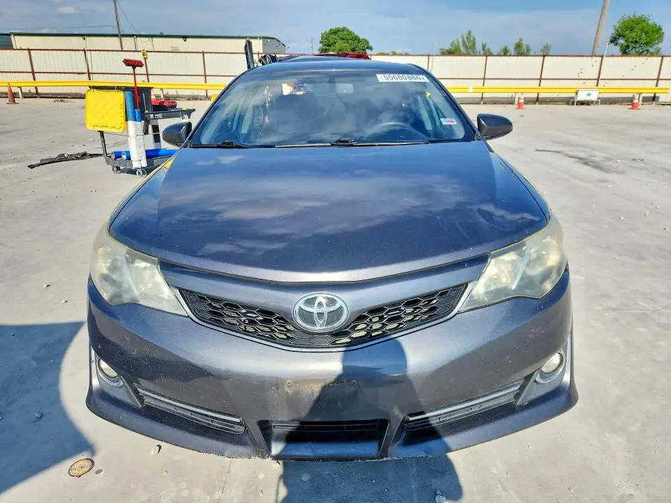 2014 TOYOTA CAMRY SE  