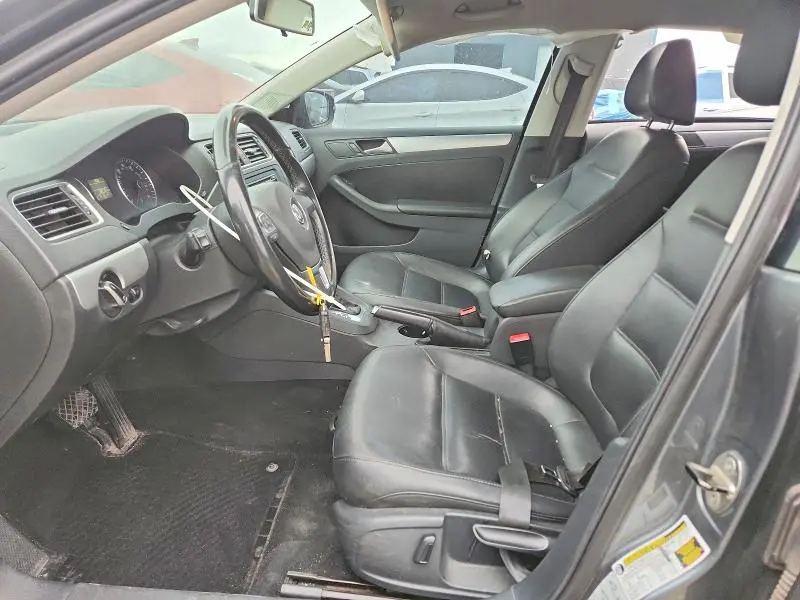 2013 VOLKSWAGEN JETTA SE  