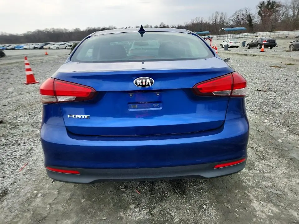 2017 KIA FORTE LX  