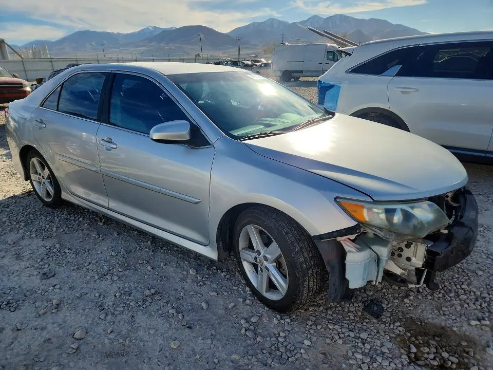 2012 TOYOTA CAMRY SE  