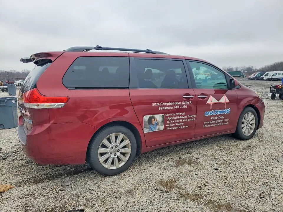 2012 TOYOTA SIENNA   