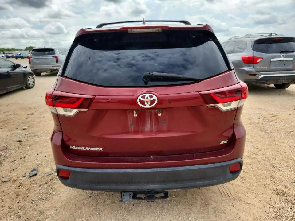 2019 TOYOTA HIGHLANDER SE  