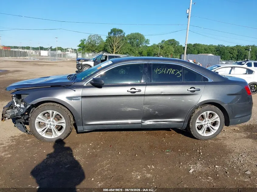 2018 FORD TAURUS SE
