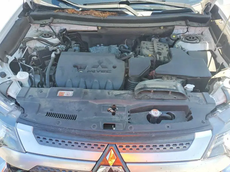 2020 MITSUBISHI OUTLANDER SE  