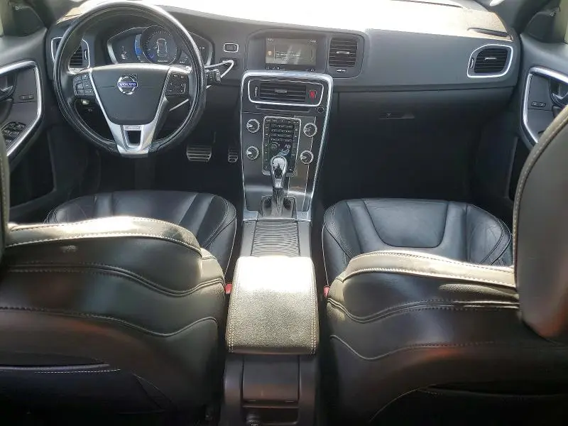 2015 VOLVO V60 R DESIGN  