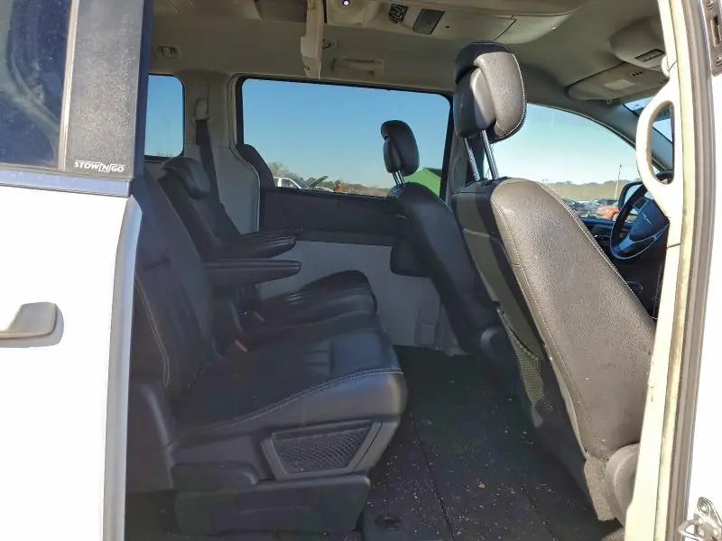 2010 CHRYSLER TOWN & COUNTRY TOURING PLUS  