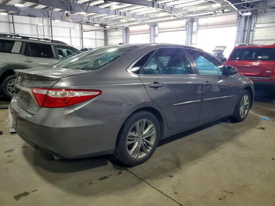 2016 TOYOTA CAMRY SE  