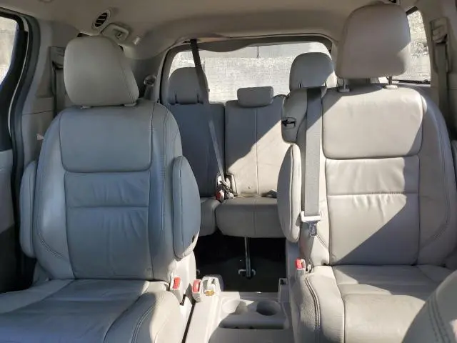 2016 TOYOTA SIENNA XLE  
