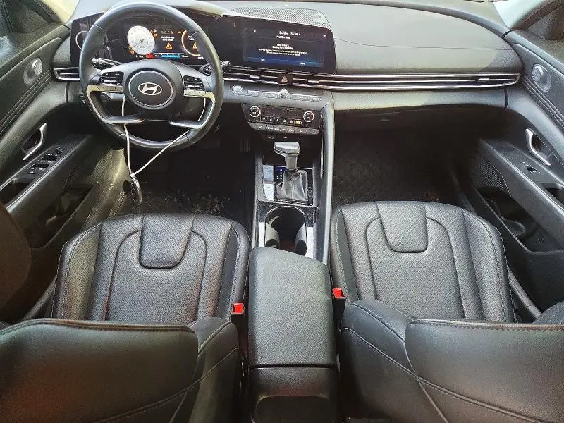 2024 HYUNDAI ELANTRA LUXURY  