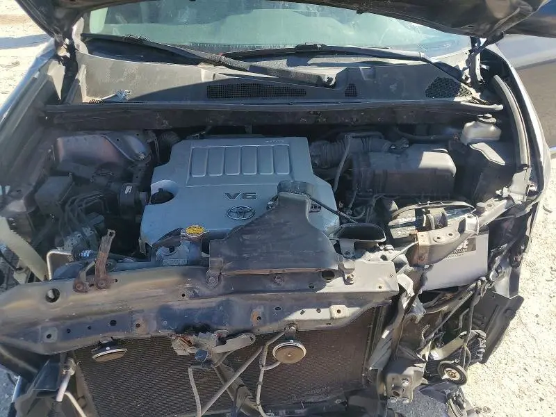 2011 TOYOTA HIGHLANDER SE  