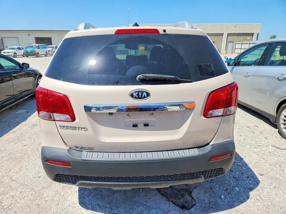 2011 KIA SORENTO LX  