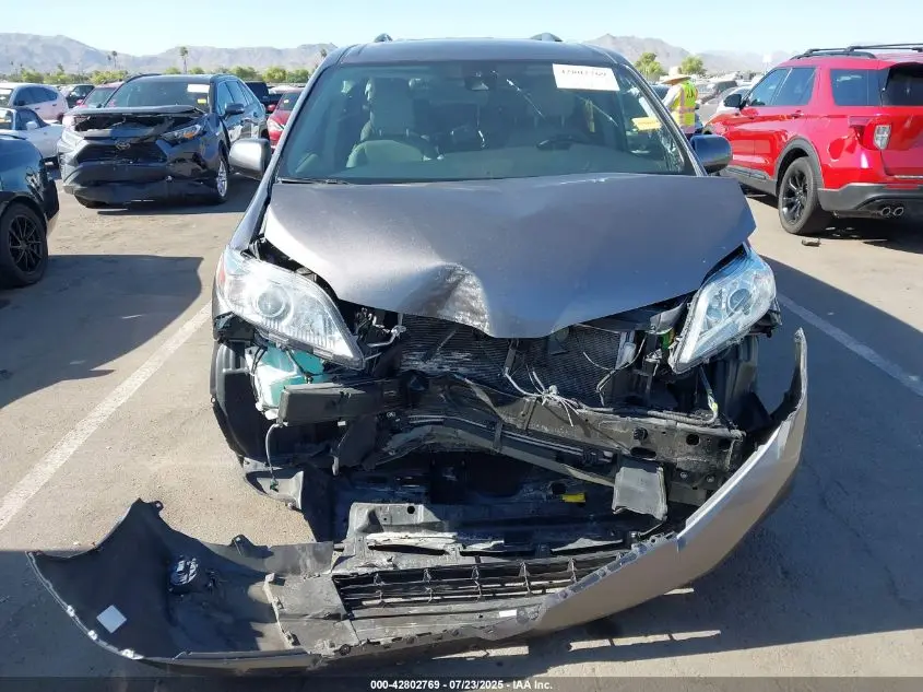 2020 TOYOTA SIENNA XLE PREMIUM