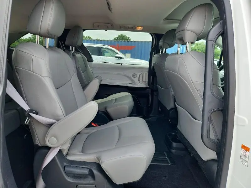2025 TOYOTA SIENNA XLE 8-PASSENGER  