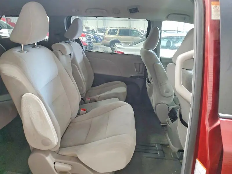 2015 TOYOTA SIENNA LE  