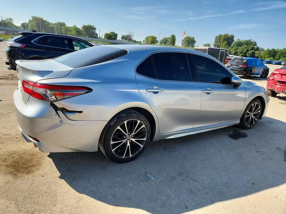 2018 TOYOTA CAMRY SE  