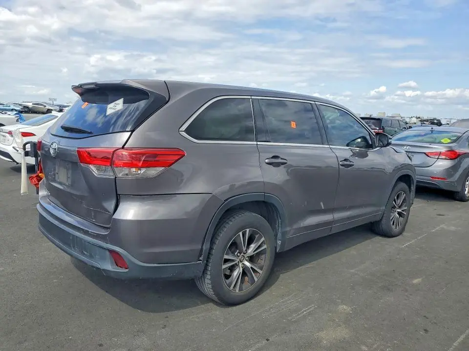 2018 TOYOTA HIGHLANDER LE  
