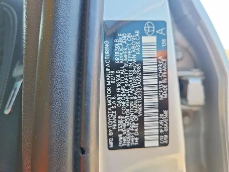 2018 TOYOTA YARIS 5-DOOR SE  