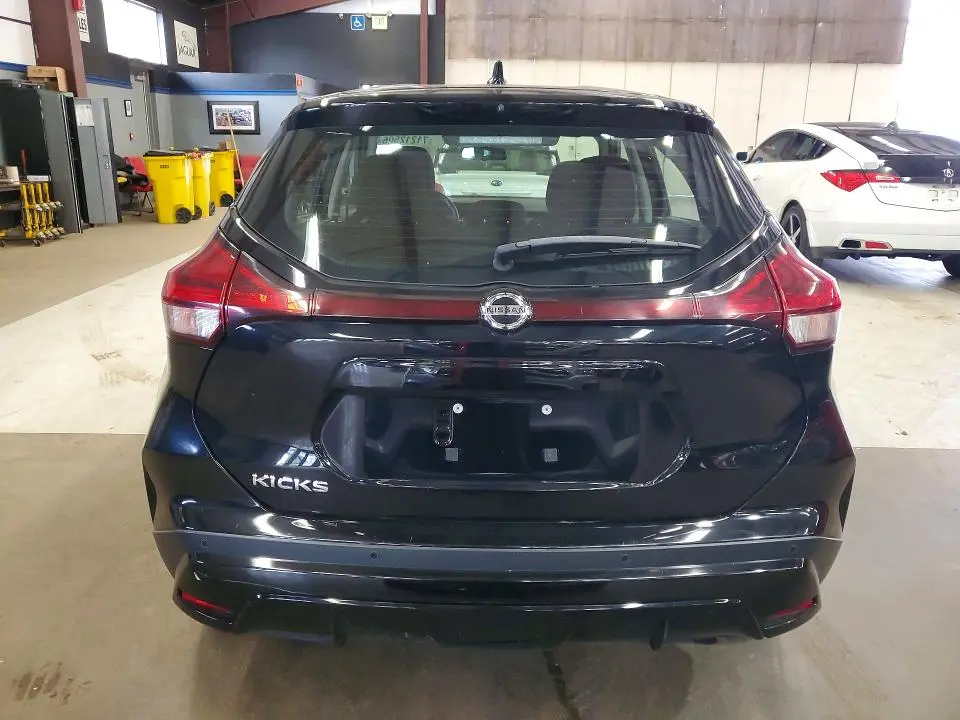 2021 NISSAN KICKS S  