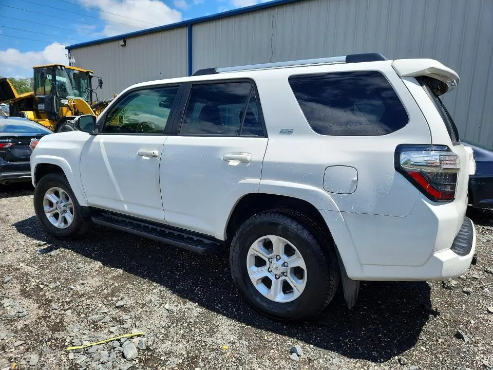 2022 TOYOTA 4RUNNER SR5  