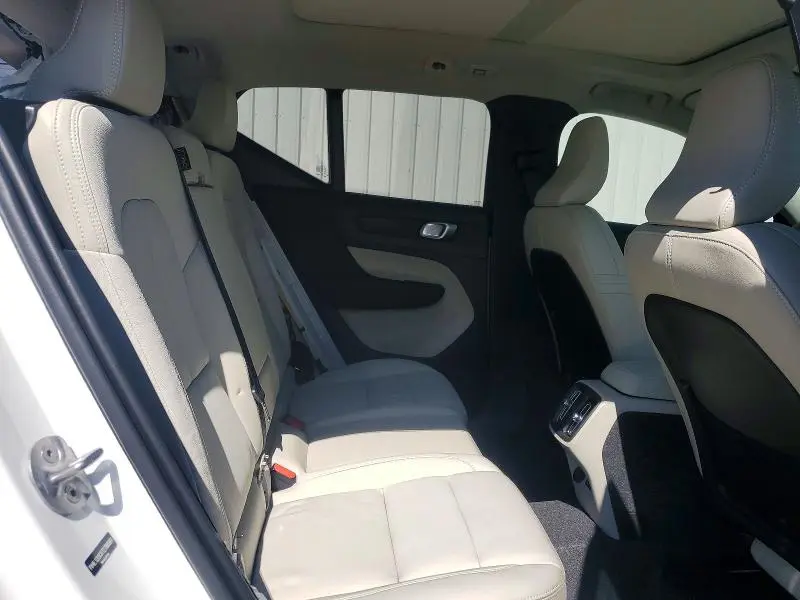 2026 VOLVO XC40 PLUS  