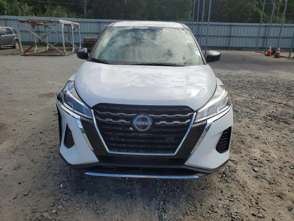 2024 NISSAN KICKS S  