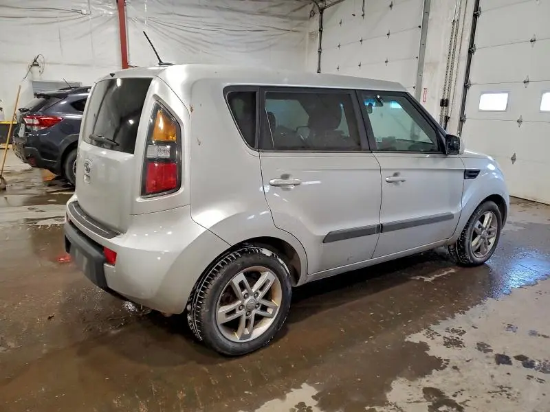 2011 KIA SOUL +  