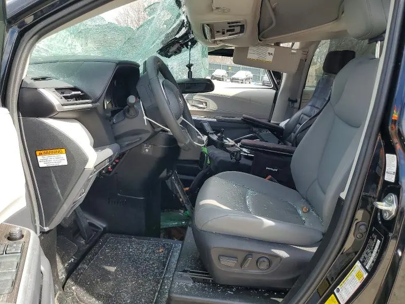 2022 TOYOTA SIENNA XLE 8-PASSENGER  