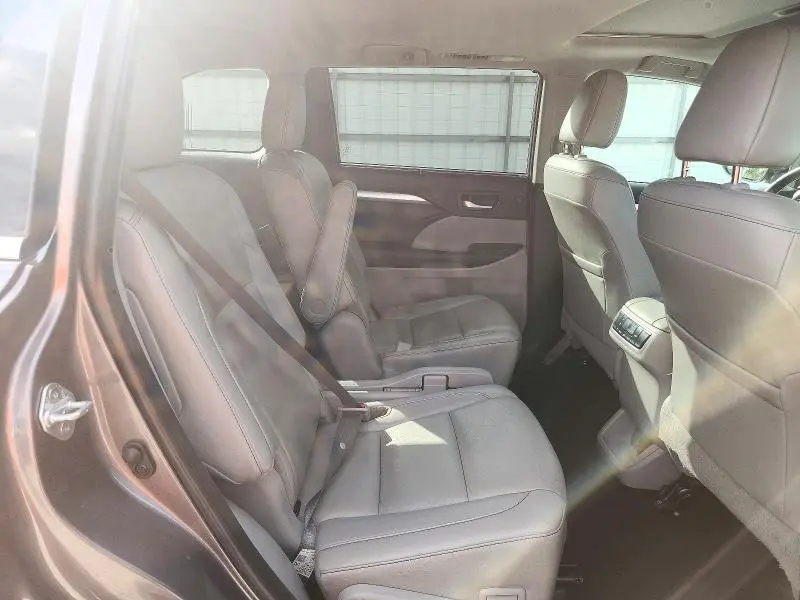 2019 TOYOTA HIGHLANDER XLE  