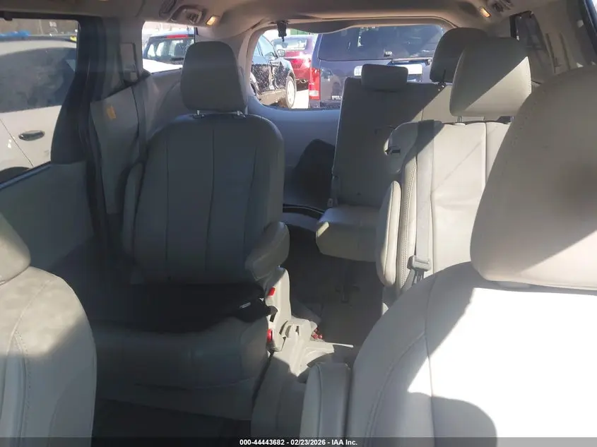 2013 TOYOTA SIENNA XLE V6 8 PASSENGER