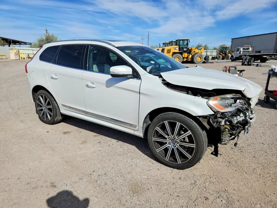2015 VOLVO XC60 T6 PLATINUM  