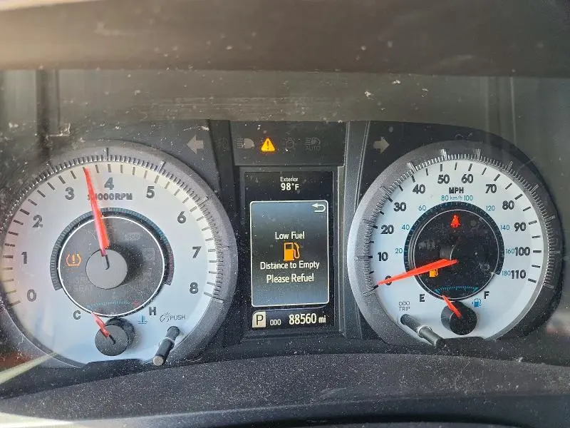 2016 TOYOTA SIENNA SE  