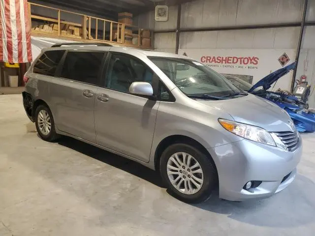 2017 TOYOTA SIENNA XLE  