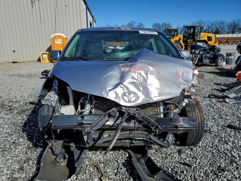 2011 TOYOTA SIENNA BASE  