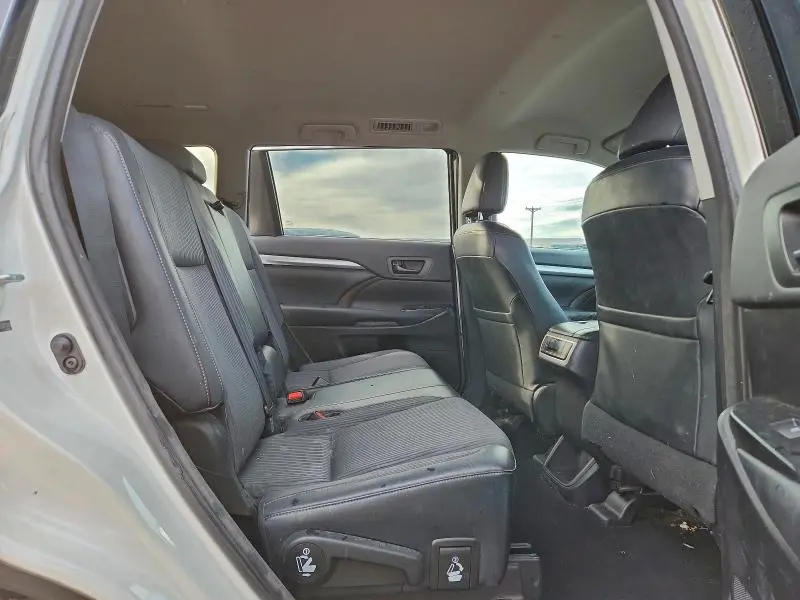 2014 TOYOTA HIGHLANDER LE  