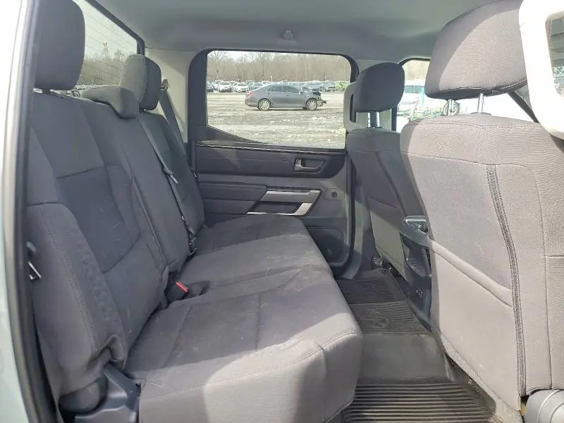 2024 TOYOTA TUNDRA CREWMAX SR5  